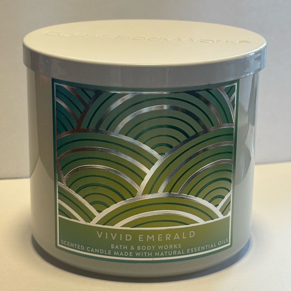 Vivid emerald 14.5 oz bath and body works candle  brand new